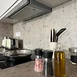 Apartment Chic & Cozy Near Nivy Station Bratislava