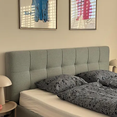 Apartment Chic & Cozy Near Nivy Station *