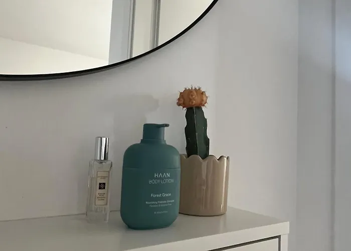 דירה Chic & Cozy Near Nivy Station