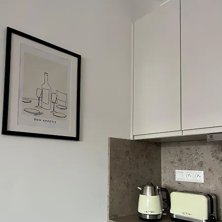 Chic & Cozy Near Nivy Station Apartamento *